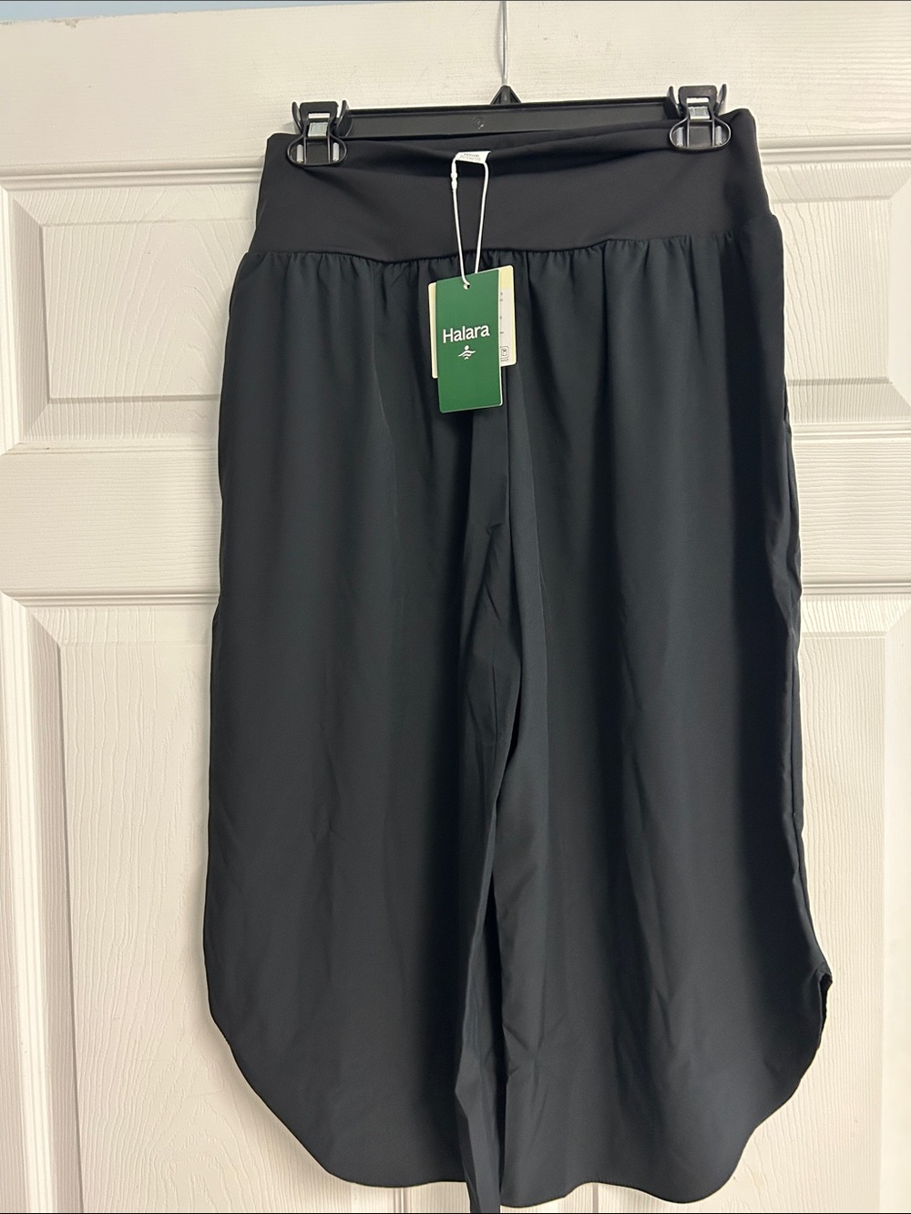 HALARA Black Breezeful Cropped Pants